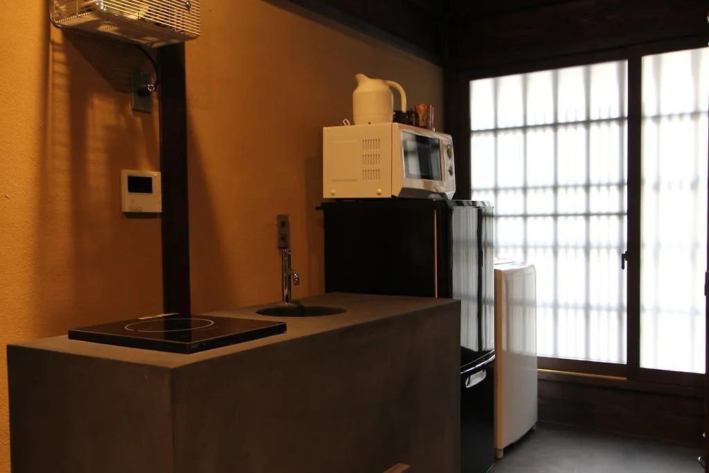 ゲストハウス 京都旅庵　然 京町家の宿